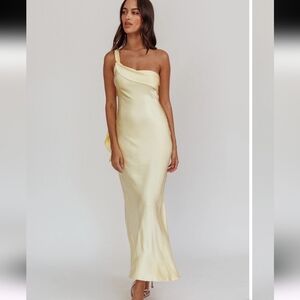 NWT Selfie Leslie Butter Yellow Dress Carmel One-Shoulder Sash Maxi XS Spring